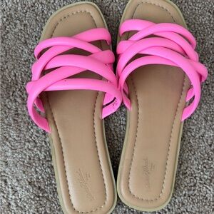 Pink Crisscross Sandals for Casual Comfort